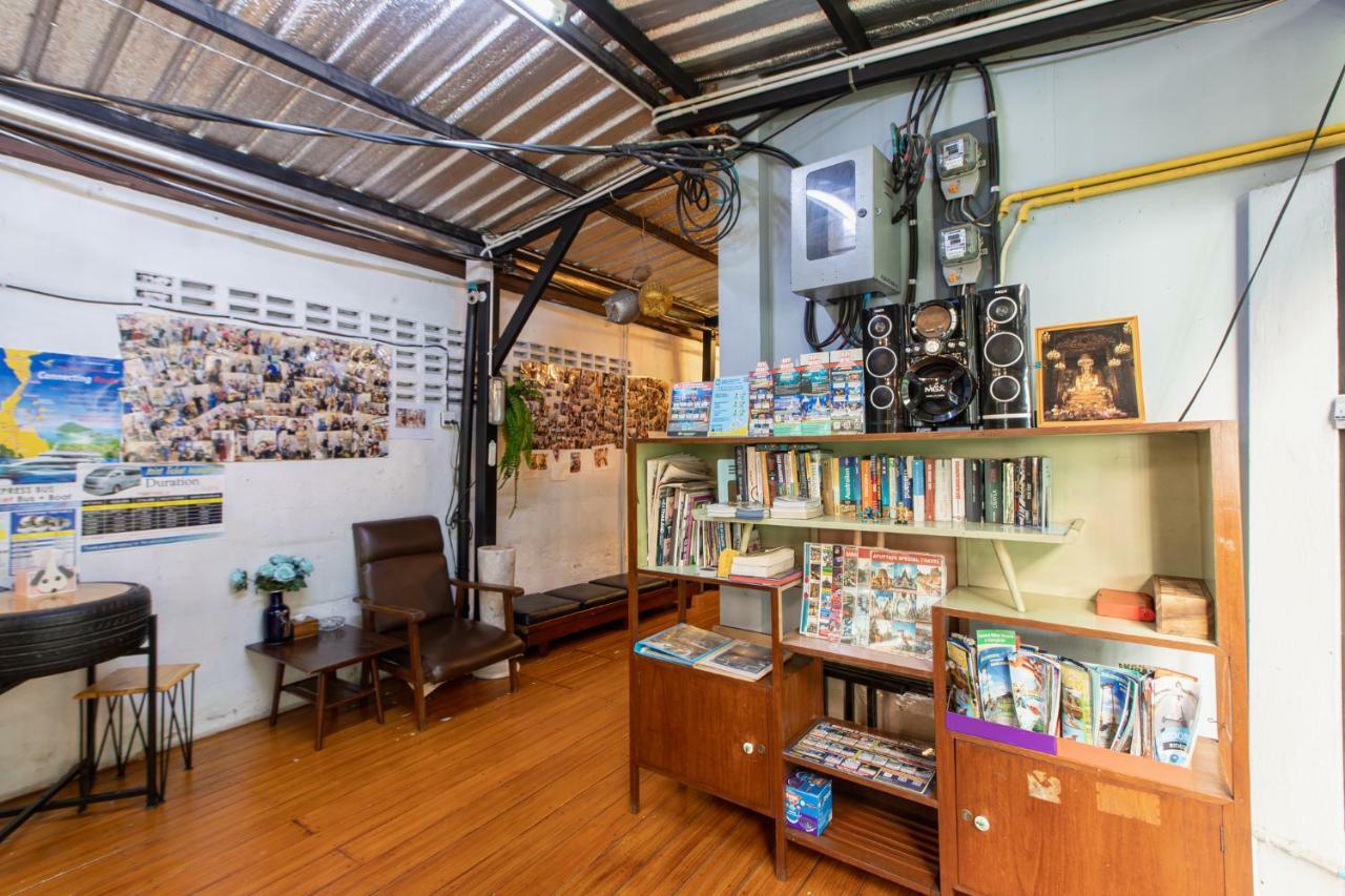 The Alley Hostel&Bistro Bangkok Exterior foto