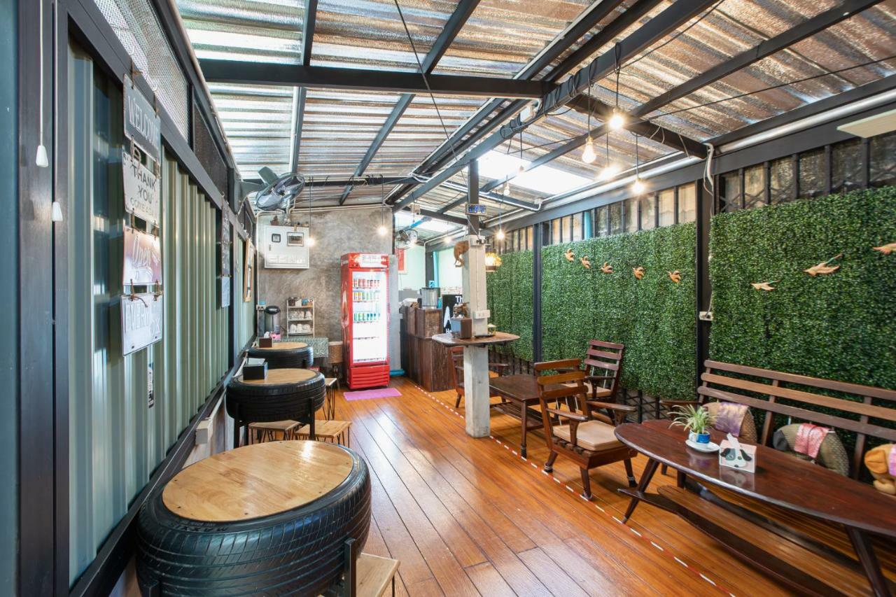 The Alley Hostel&Bistro Bangkok Exterior foto